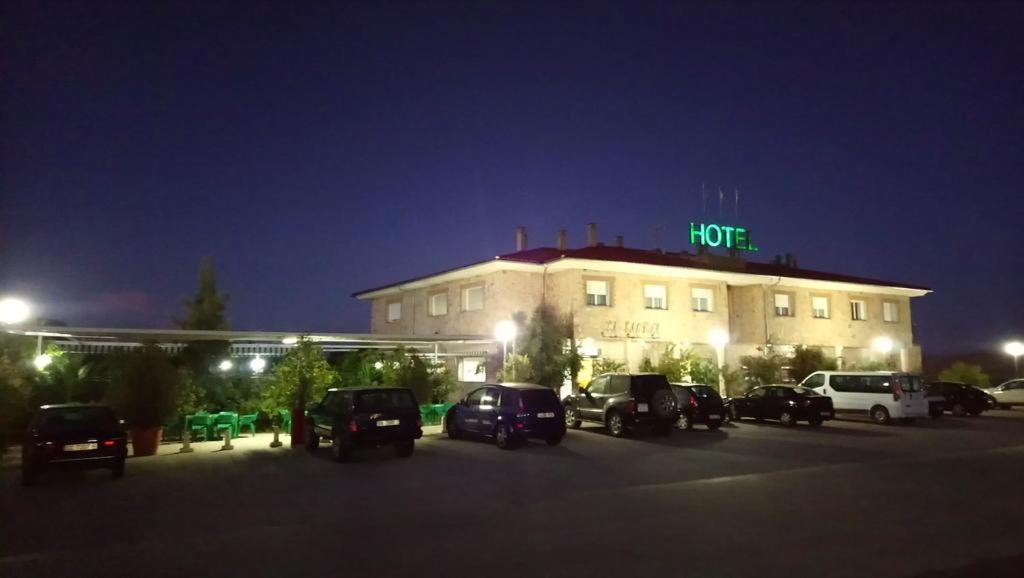 Hotel Restaurante Sostenible La Laguna Brozas Exterior foto