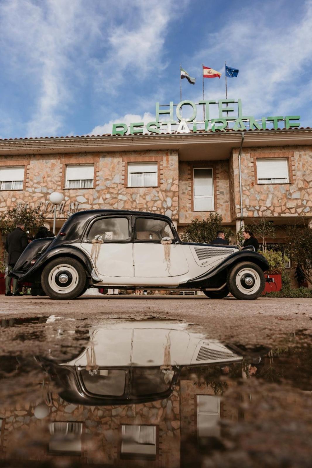 Hotel Restaurante Sostenible La Laguna Brozas Exterior foto