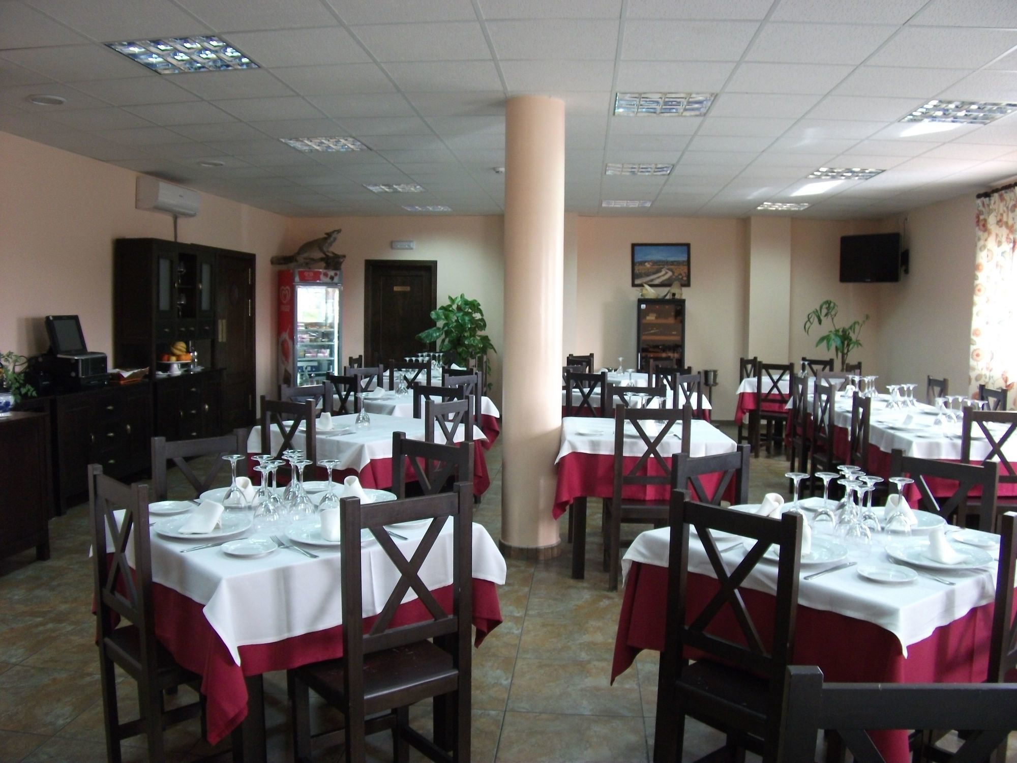 Hotel Restaurante Sostenible La Laguna Brozas Restaurante foto