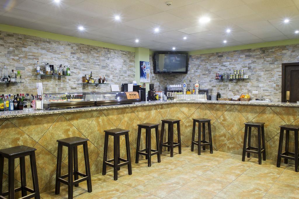 Hotel Restaurante Sostenible La Laguna Brozas Exterior foto