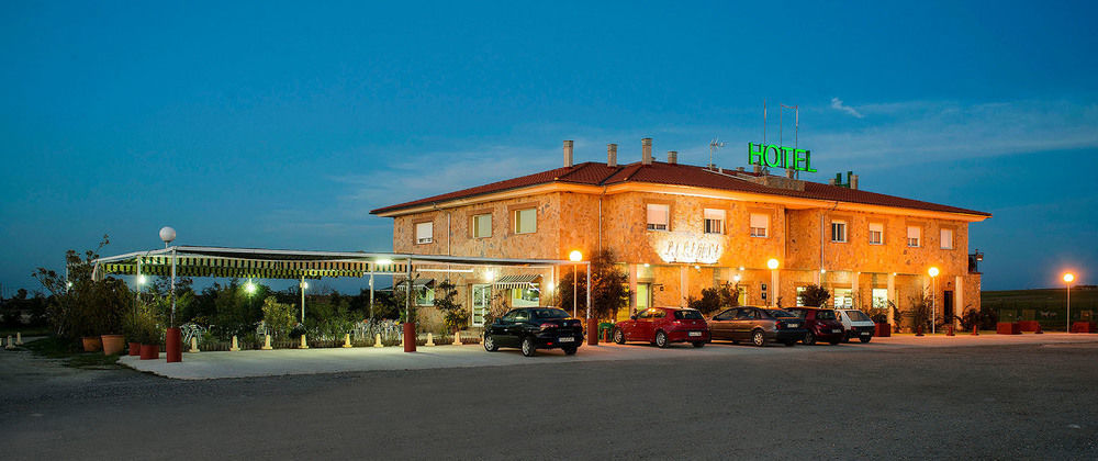 Hotel Restaurante Sostenible La Laguna Brozas Exterior foto