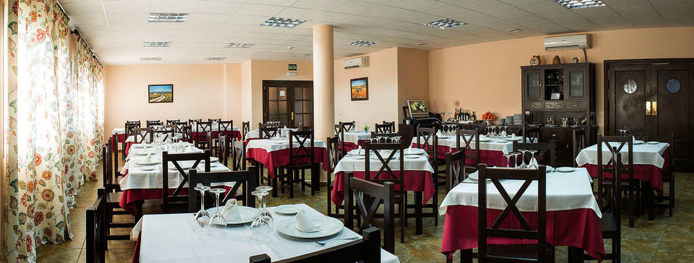Hotel Restaurante Sostenible La Laguna Brozas Exterior foto