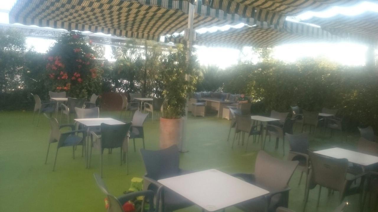 Hotel Restaurante Sostenible La Laguna Brozas Exterior foto